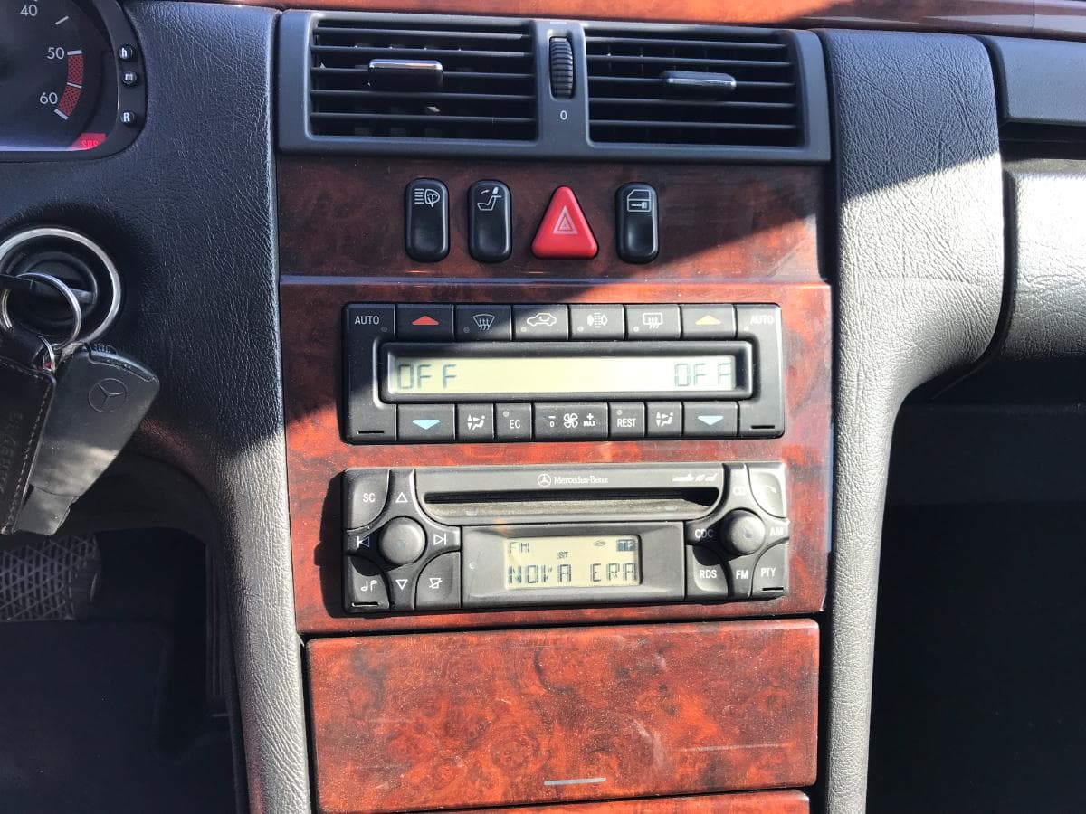 Mercedes-Benz E300 TD · Ano 1998 — imagem 22