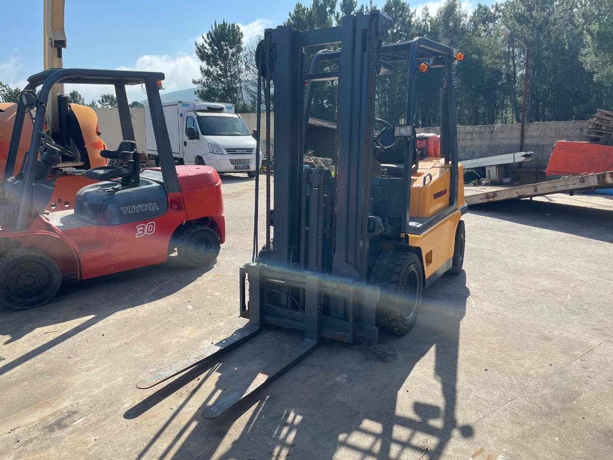 Empilhador Herculift TH 25 — imagem 2