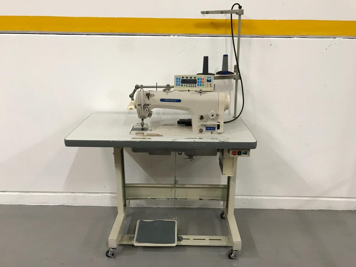 Machine à coudre — image 2