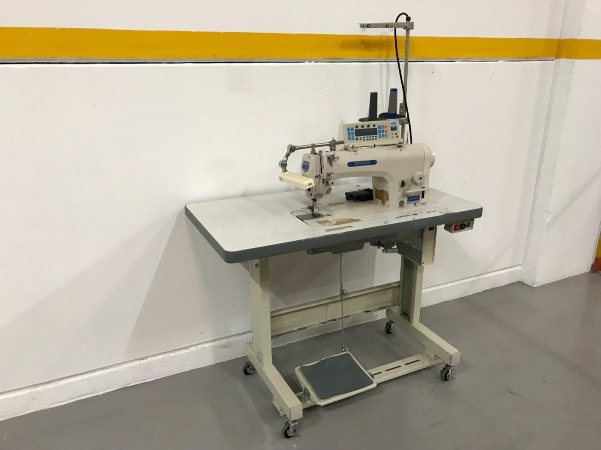 Machine à coudre — image 3