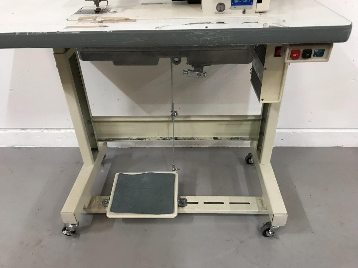 Machine à coudre — image 5