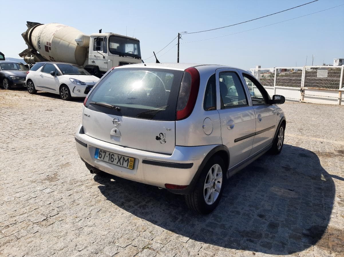 Opel Corsa 1.2 · Ano 2004 — imagem 4