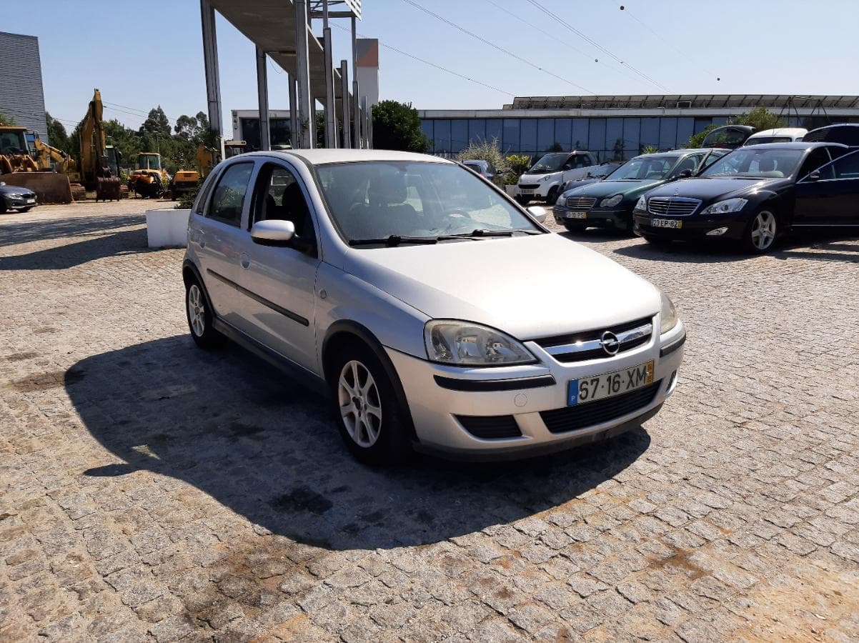 Opel Corsa 1.2 · Ano 2004 — imagem 1