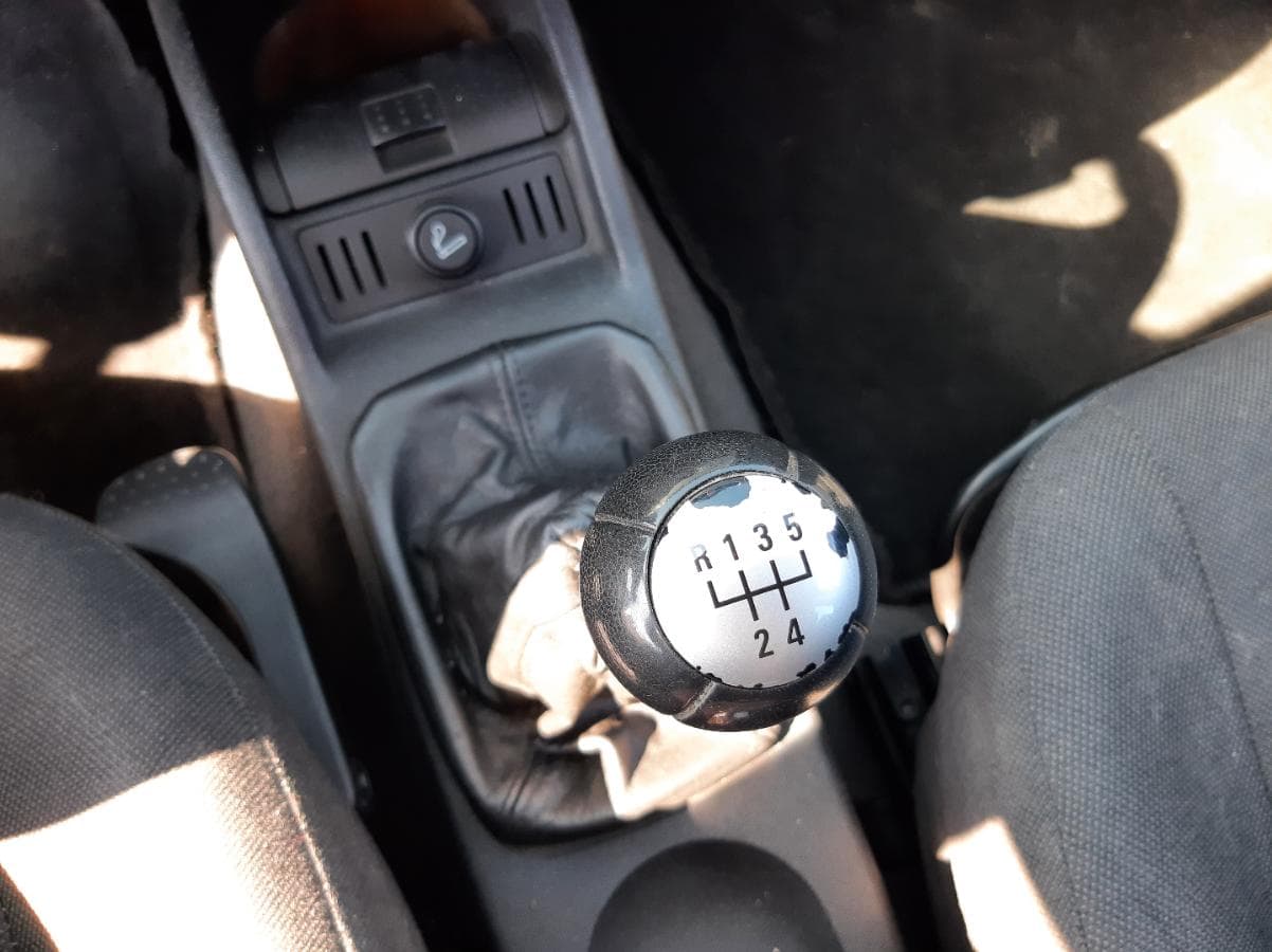 Opel Corsa 1.2 · Ano 2004 — imagem 14