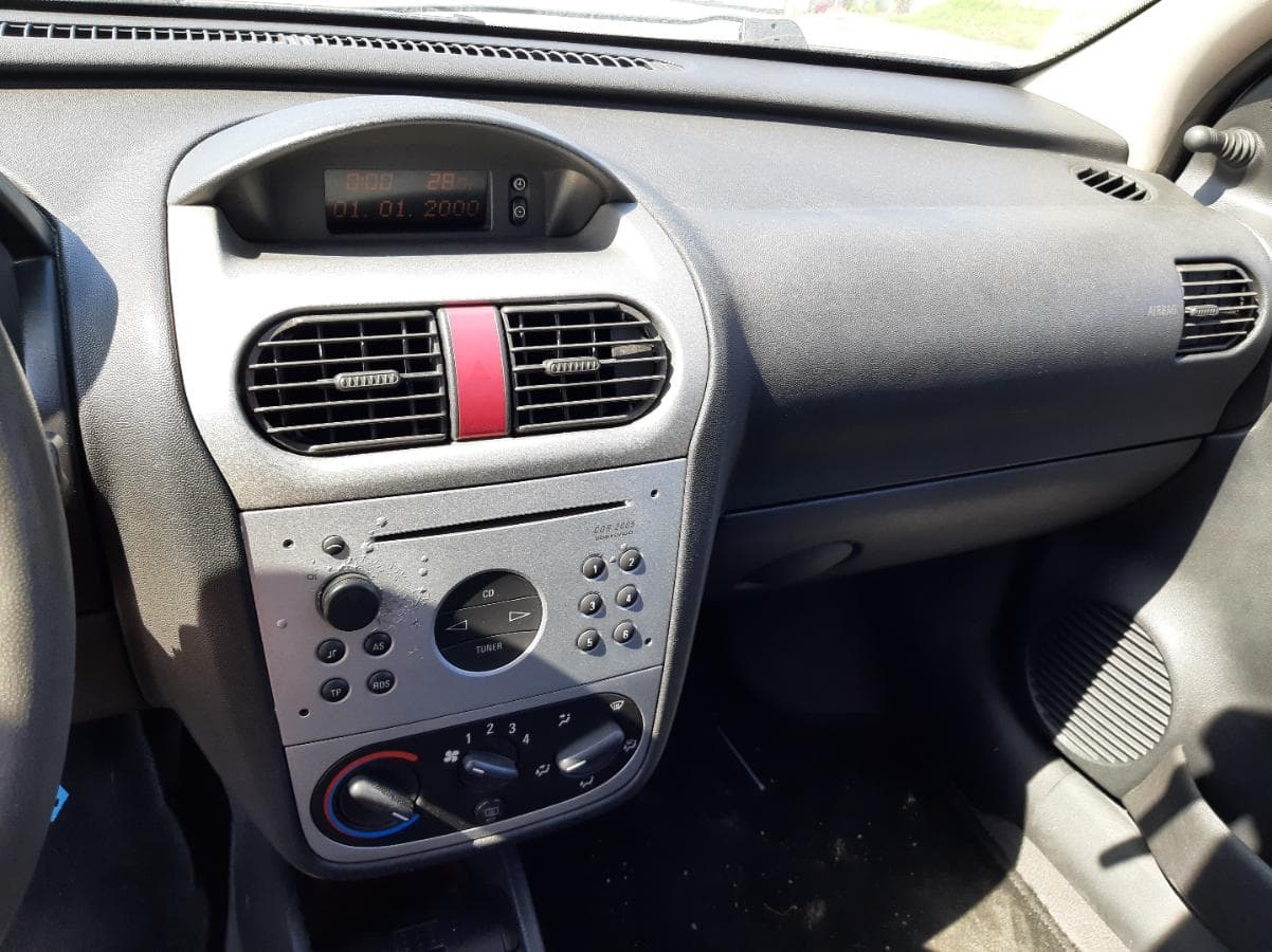 Opel Corsa 1.2 · Ano 2004 — imagem 16