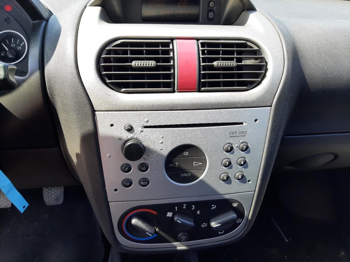 Opel Corsa 1.2 · Ano 2004 — imagem 17