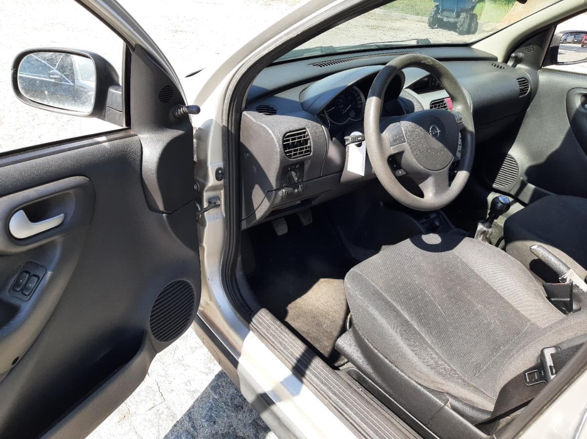 Opel Corsa 1.2 · Ano 2004 — imagem 12