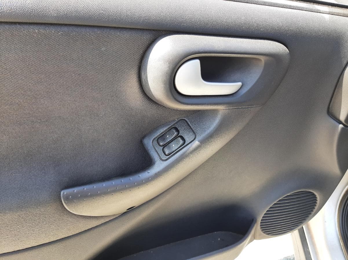 Opel Corsa 1.2 · Ano 2004 — imagem 21