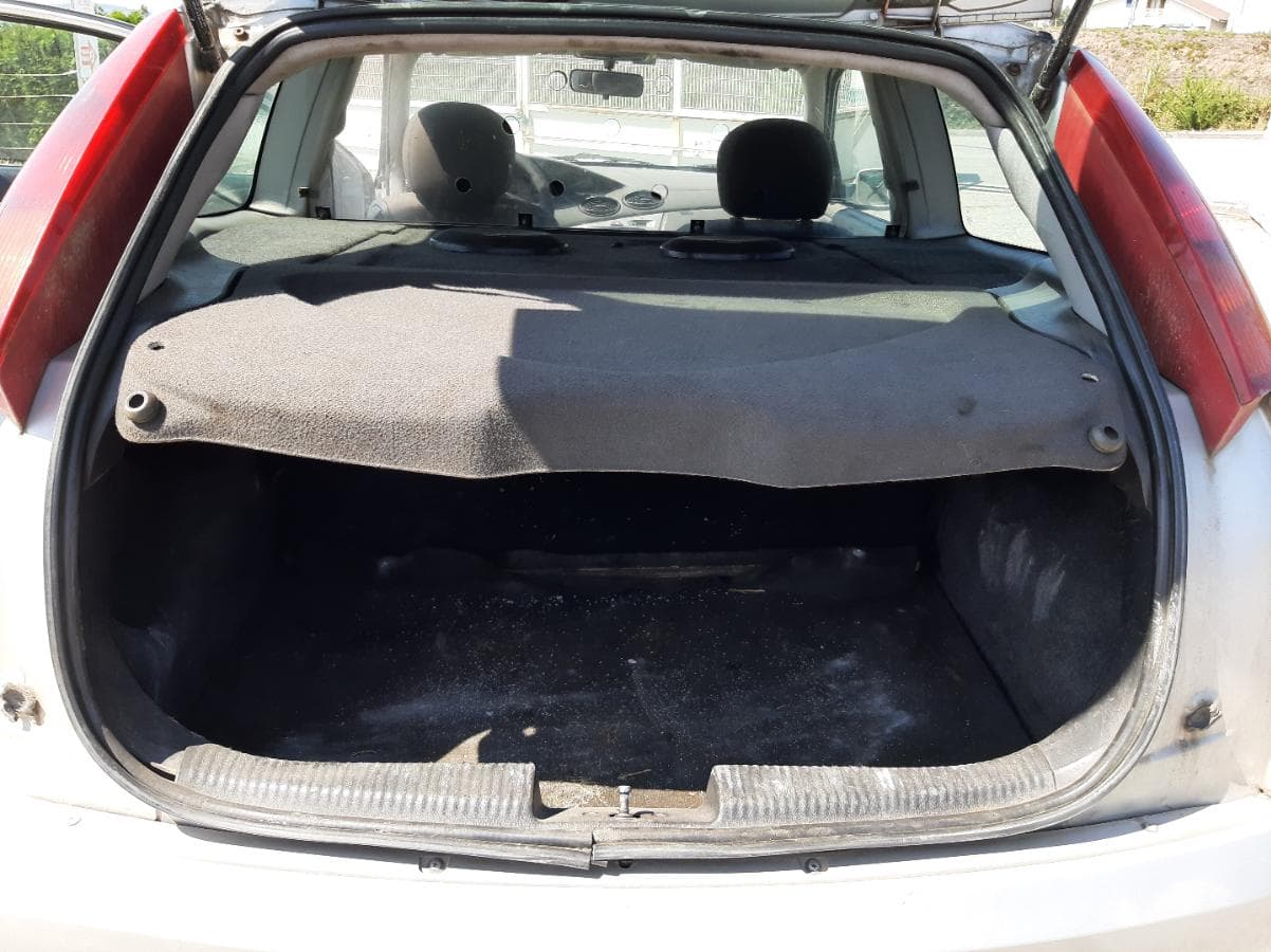 Ford Focus 1.8 TDDI · Ano 2000 — image 8