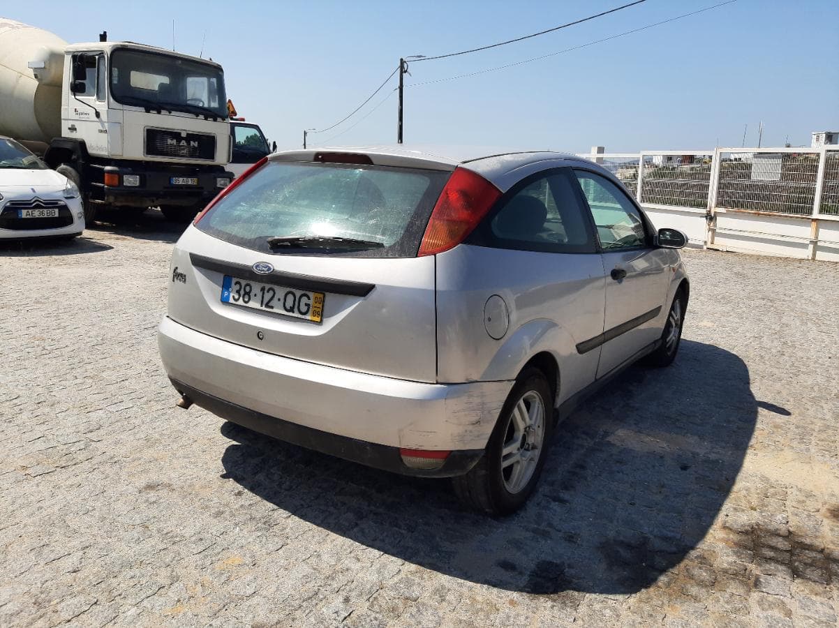 Ford Focus 1.8 TDDI · Ano 2000 — image 3