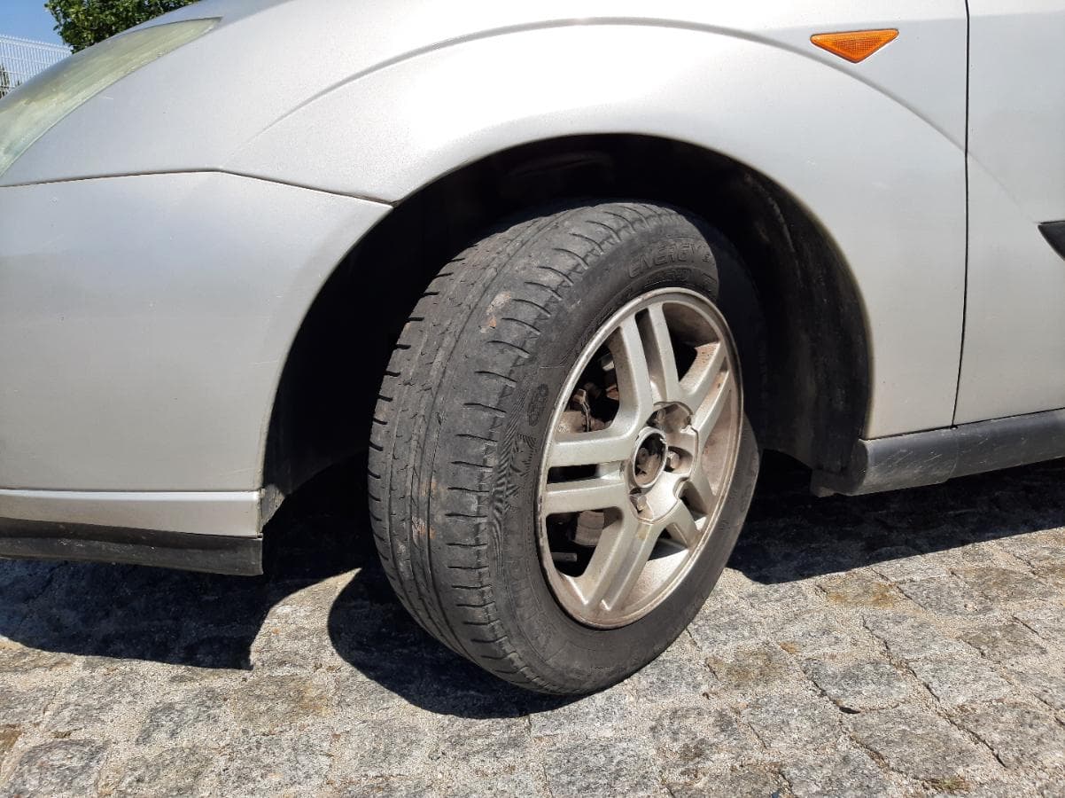 Ford Focus 1.8 TDDI · Ano 2000 — image 6