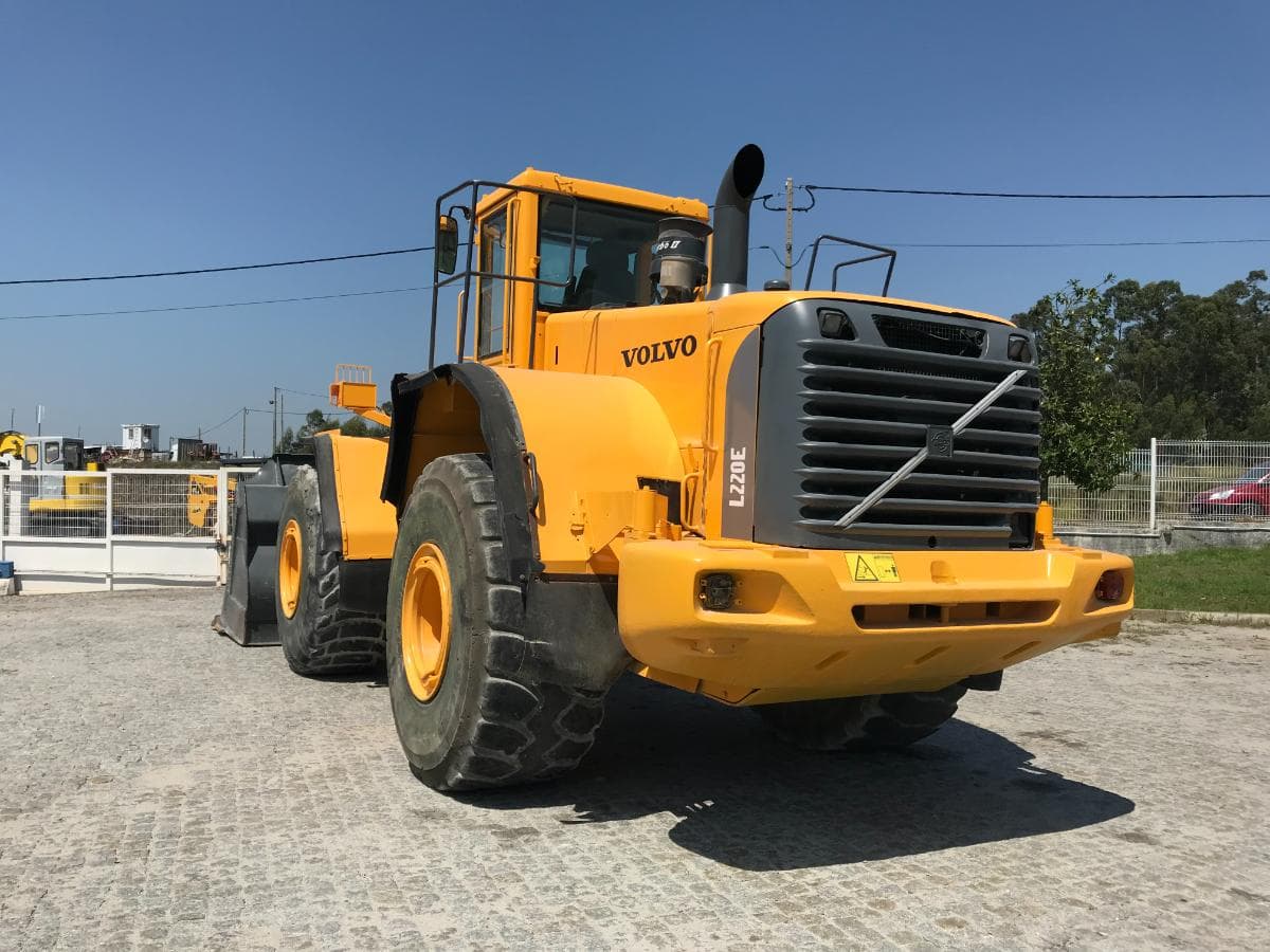 Pá Carregador Volvo L 220 E · Ano 2002 — imagen 6