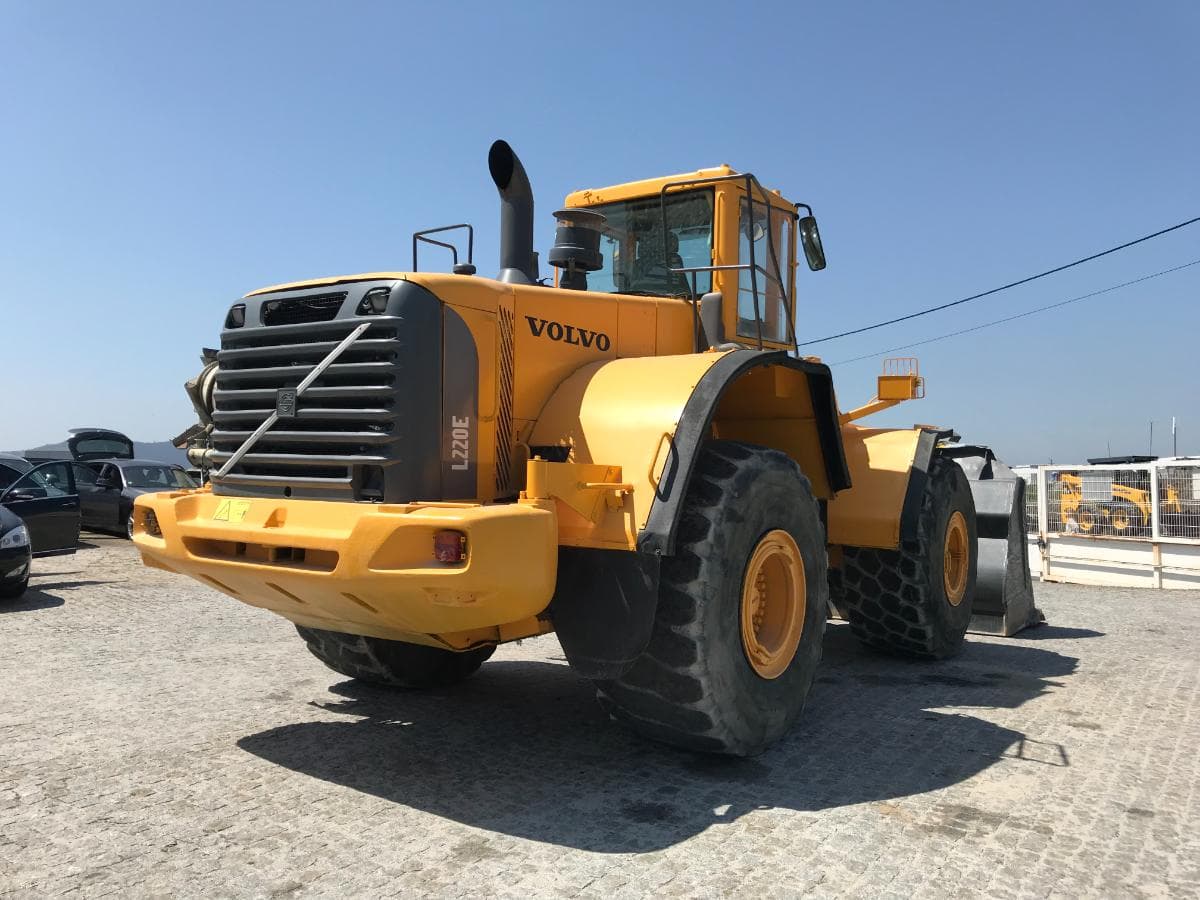 Pá Carregador Volvo L 220 E · Ano 2002 — imagen 4
