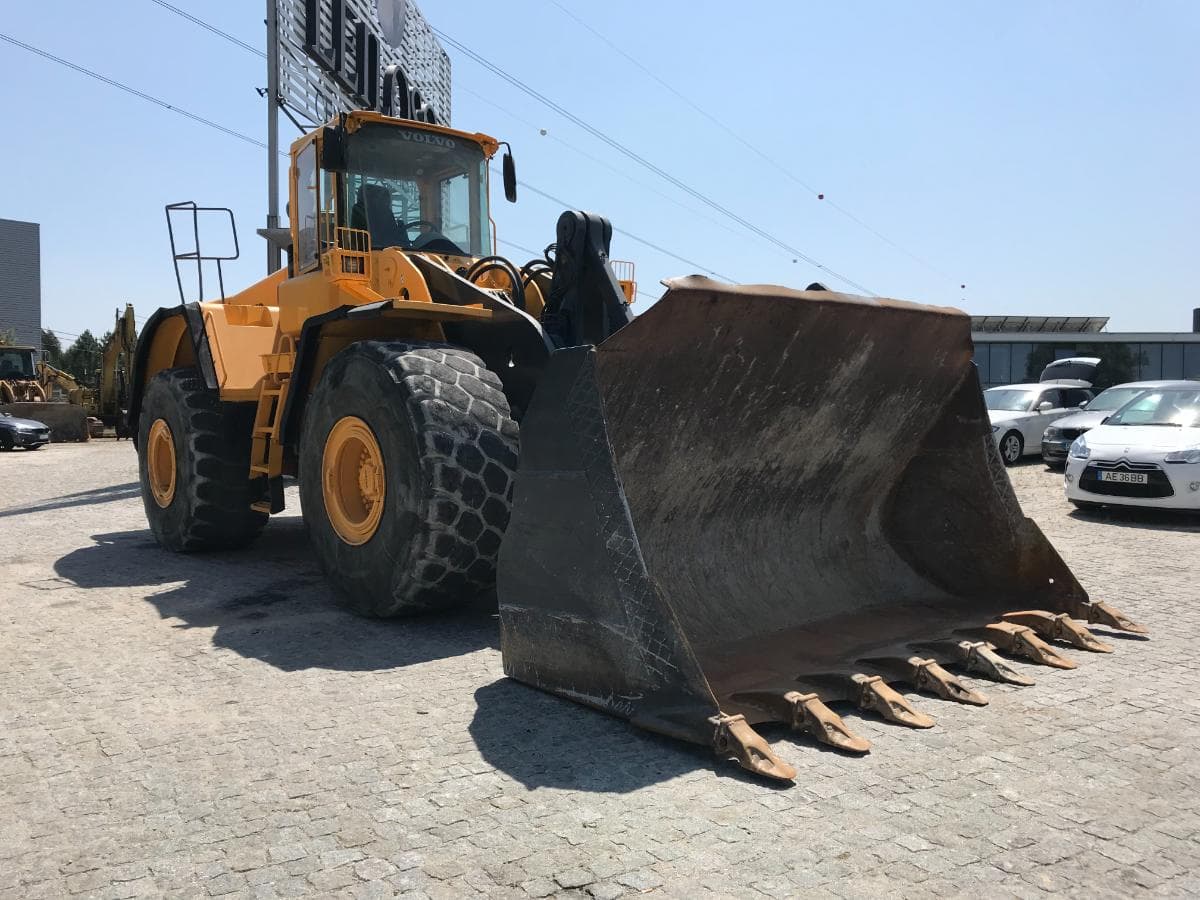 Pá Carregador Volvo L 220 E · Ano 2002 — imagen 1