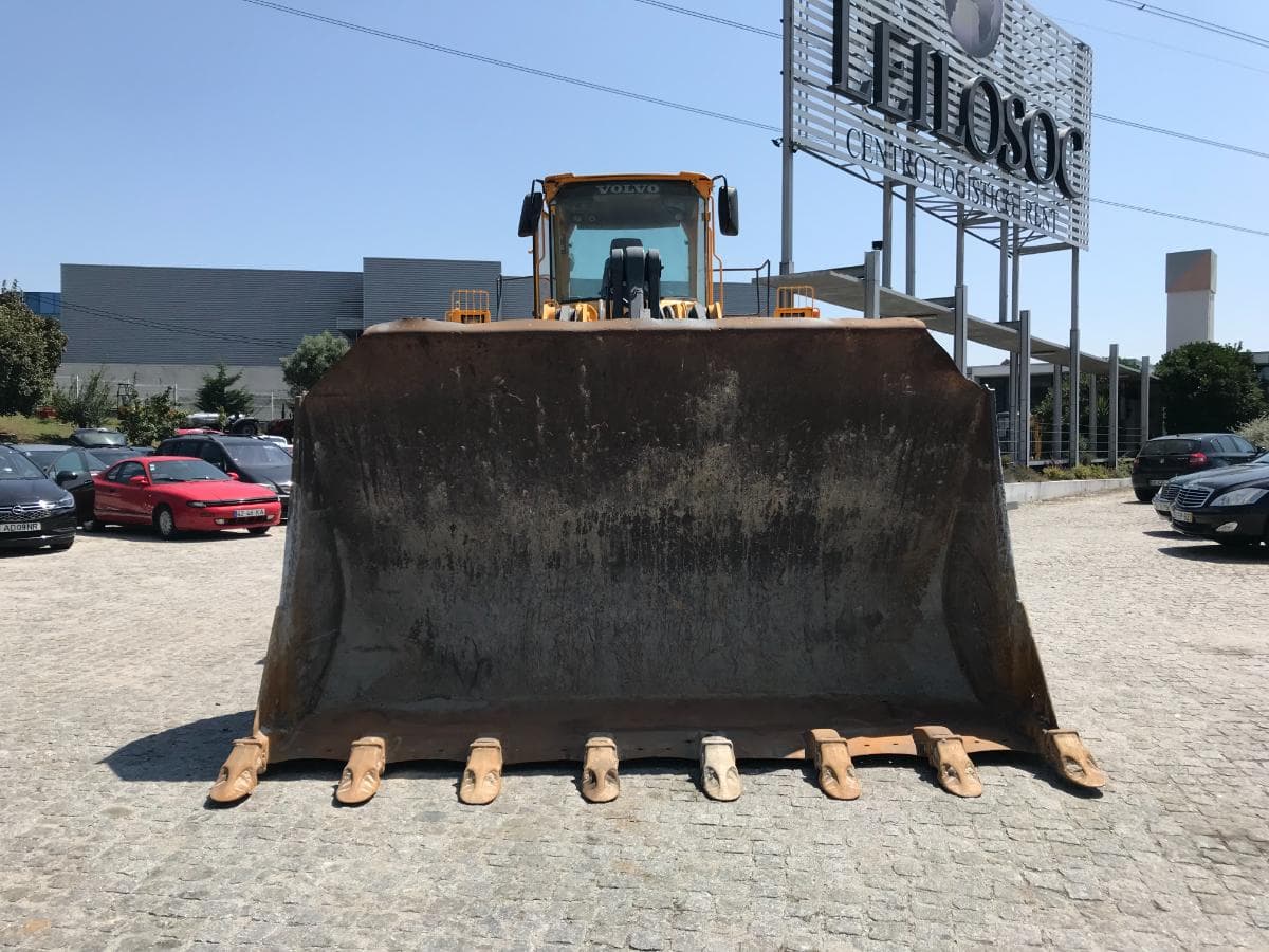 Pá Carregador Volvo L 220 E · Ano 2002 — imagen 2