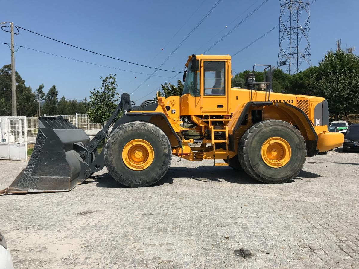 Pá Carregador Volvo L 220 E · Ano 2002 — imagen 8