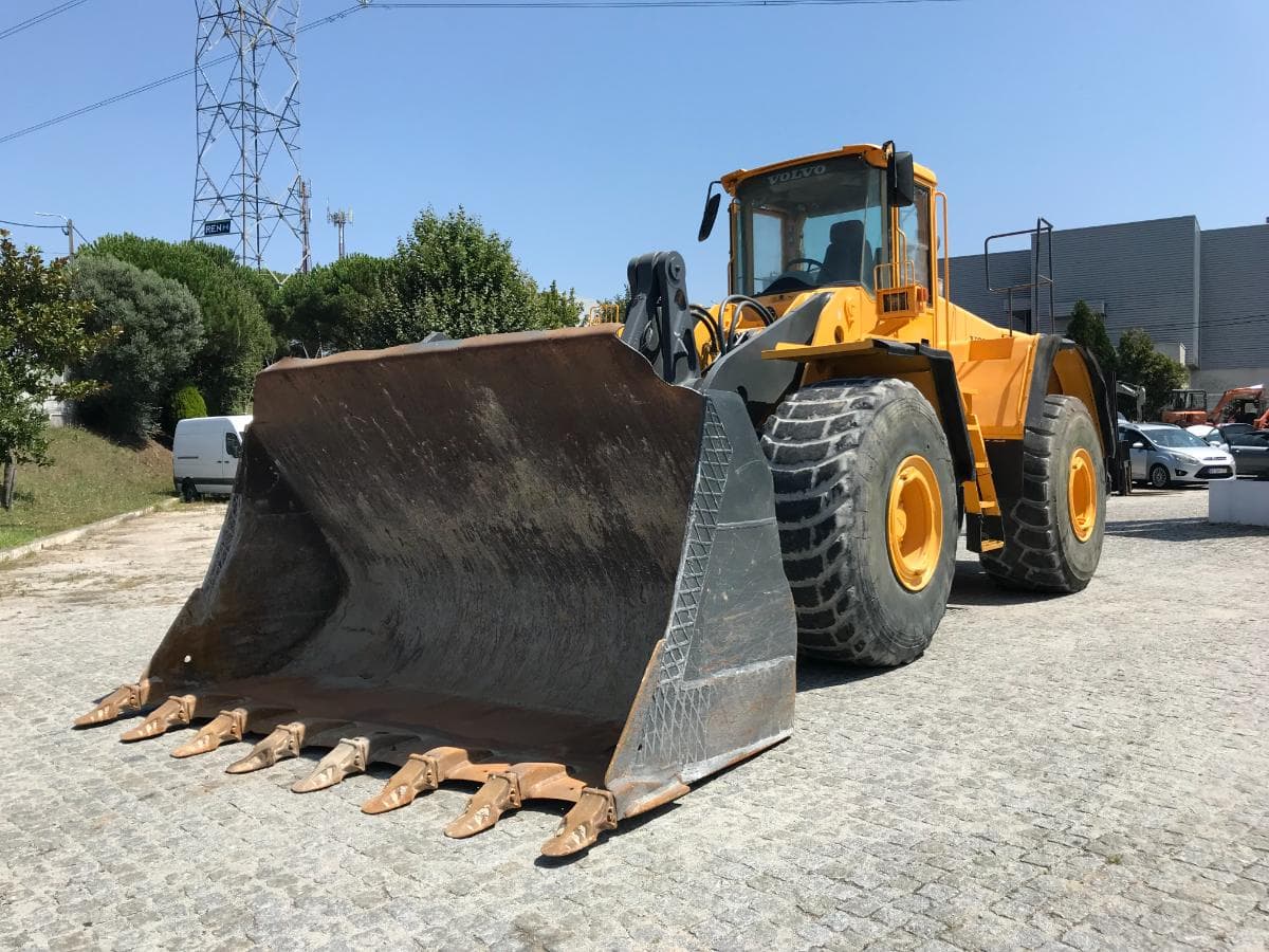 Pá Carregador Volvo L 220 E · Ano 2002 — imagen 3