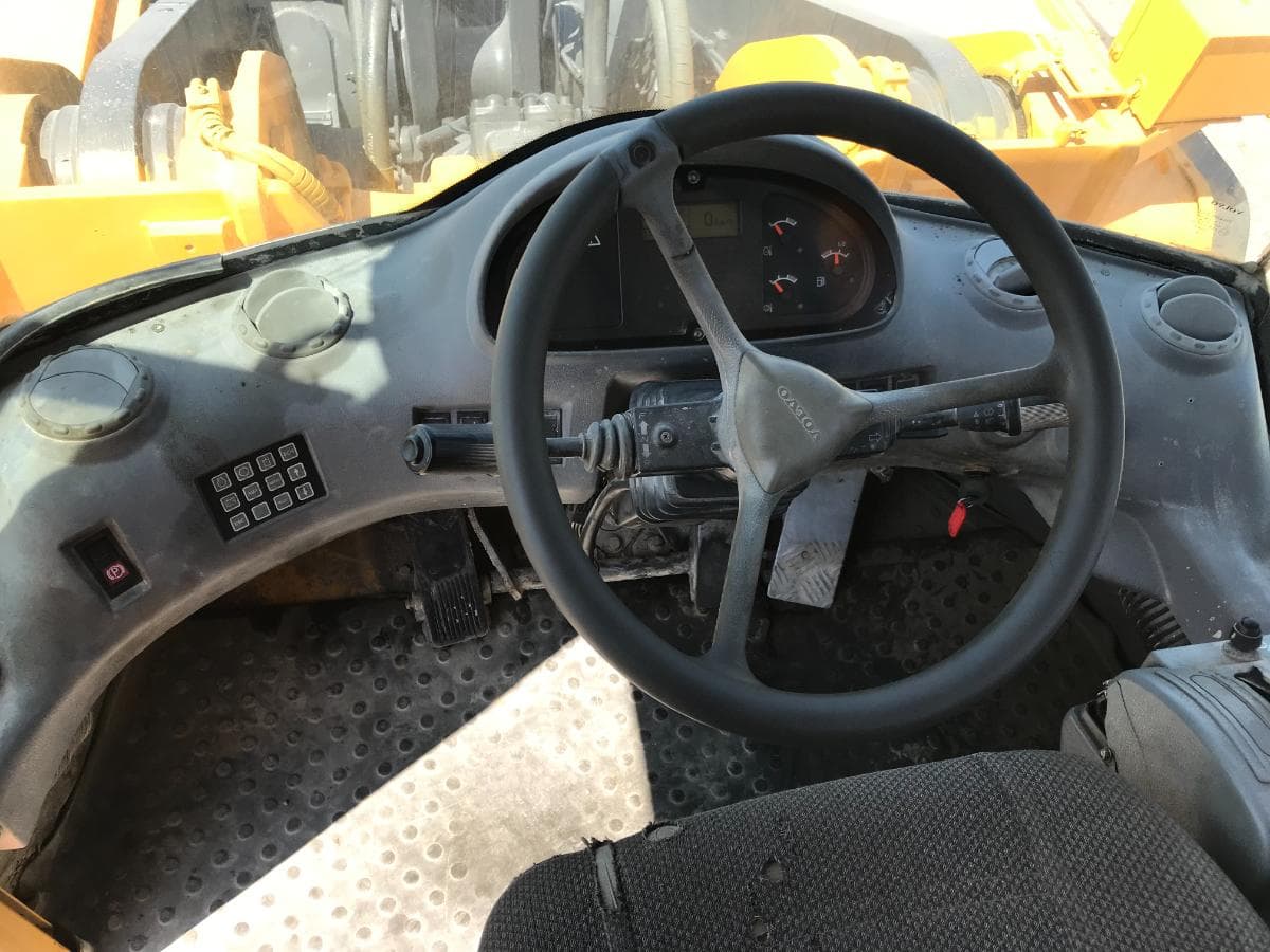 Pá Carregador Volvo L 220 E · Ano 2002 — imagen 11