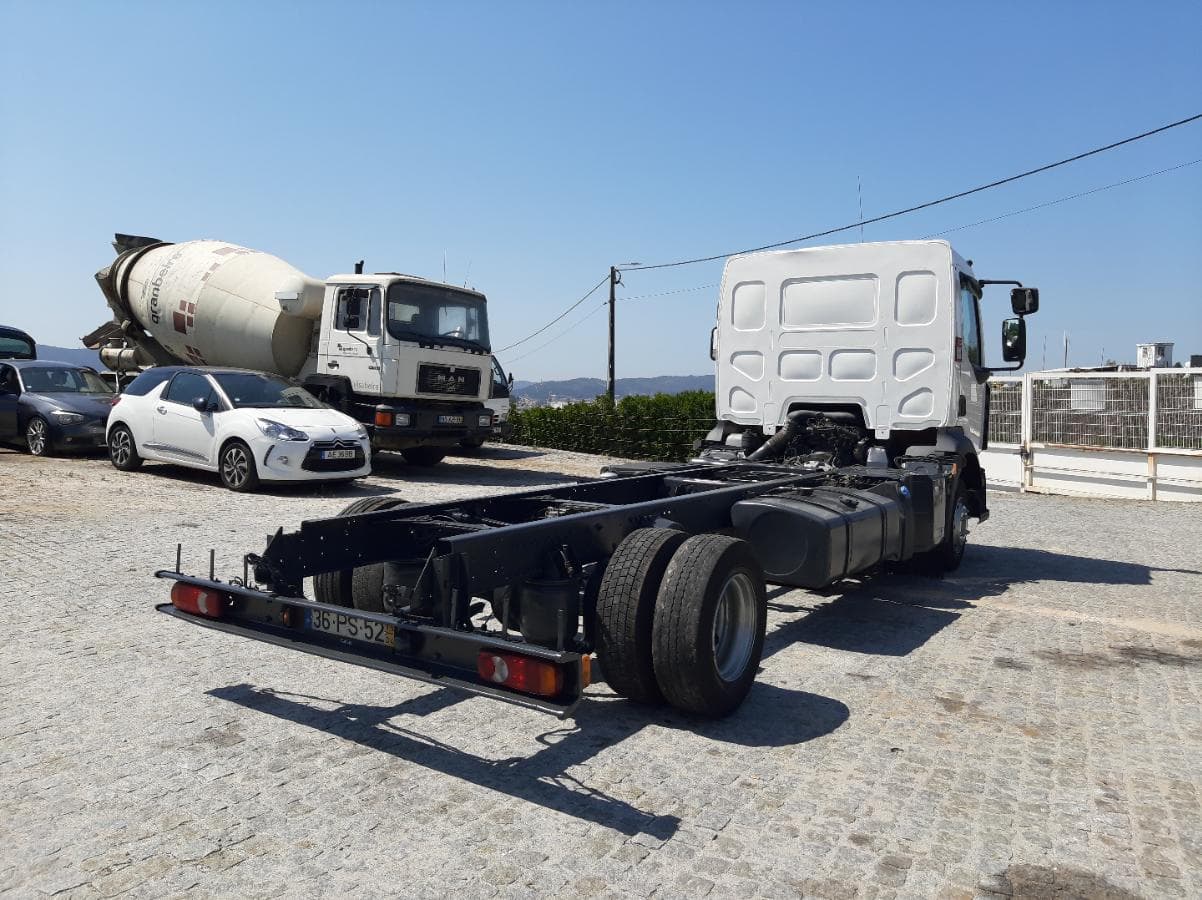 Renault Midlum 12 Toneladas 240 CV · Ano 2015 — imagem 4