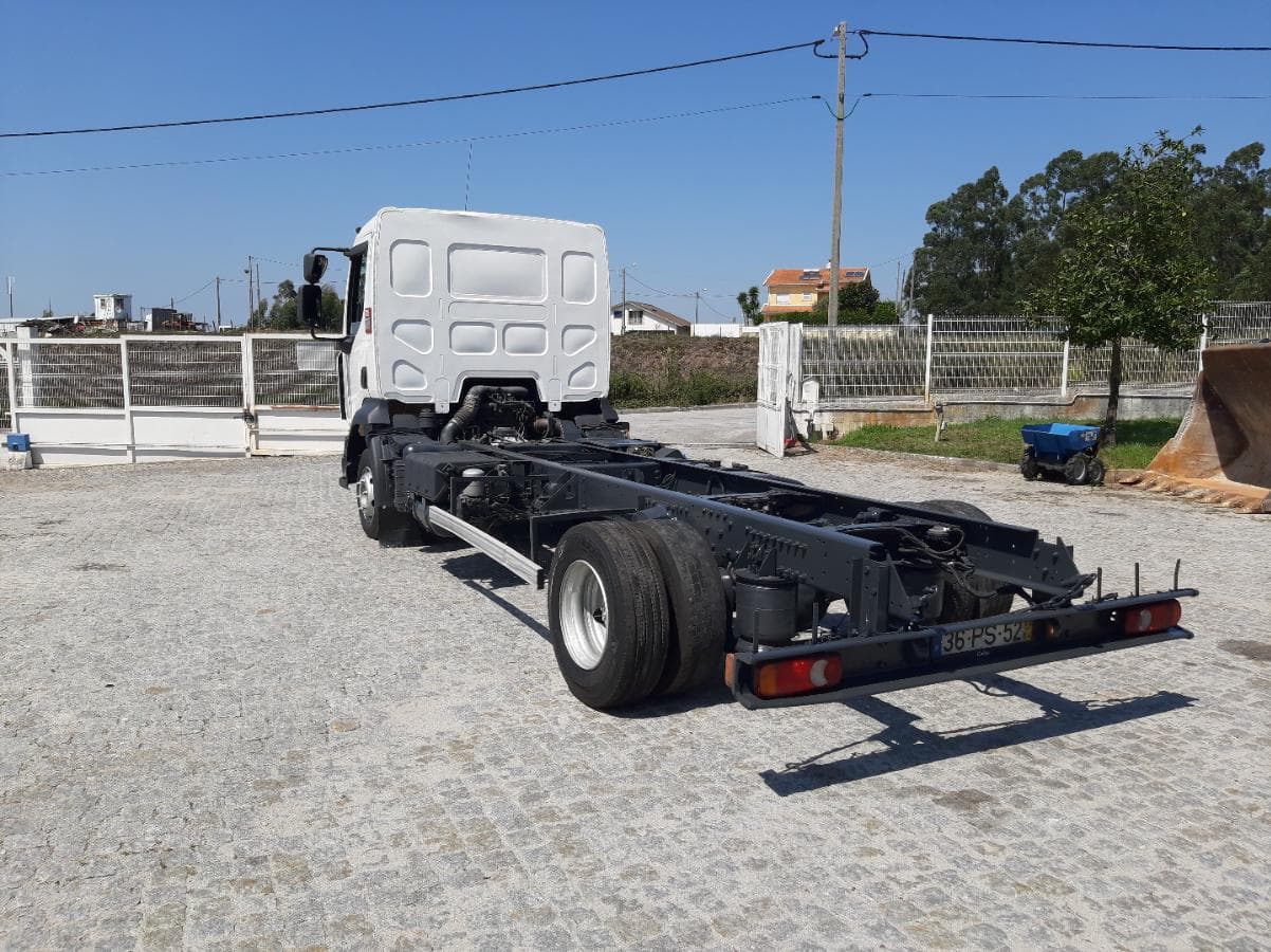 Renault Midlum 12 Toneladas 240 CV · Ano 2015 — imagem 6