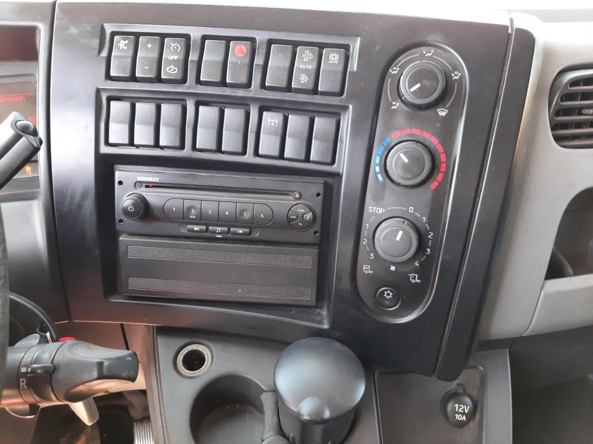 Renault Midlum 12 Toneladas 240 CV · Ano 2015 — imagem 15