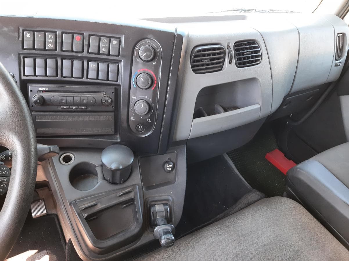 Renault Midlum 12 Toneladas 240 CV · Ano 2015 — imagem 17