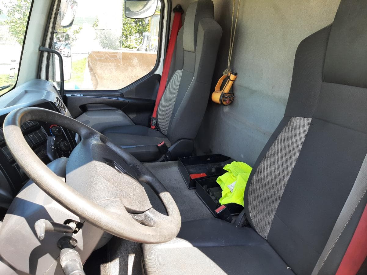 Renault Midlum 12 Toneladas 240 CV · Ano 2015 — imagem 11