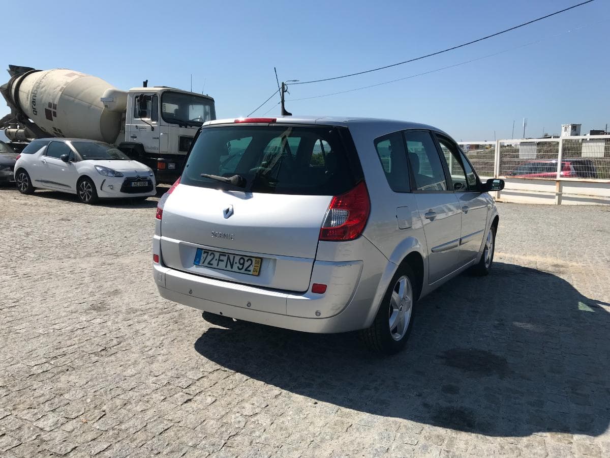 Renault Grand Scénic 1.5 DCI · 7 Lugares · Ano 2008 — imagem 4