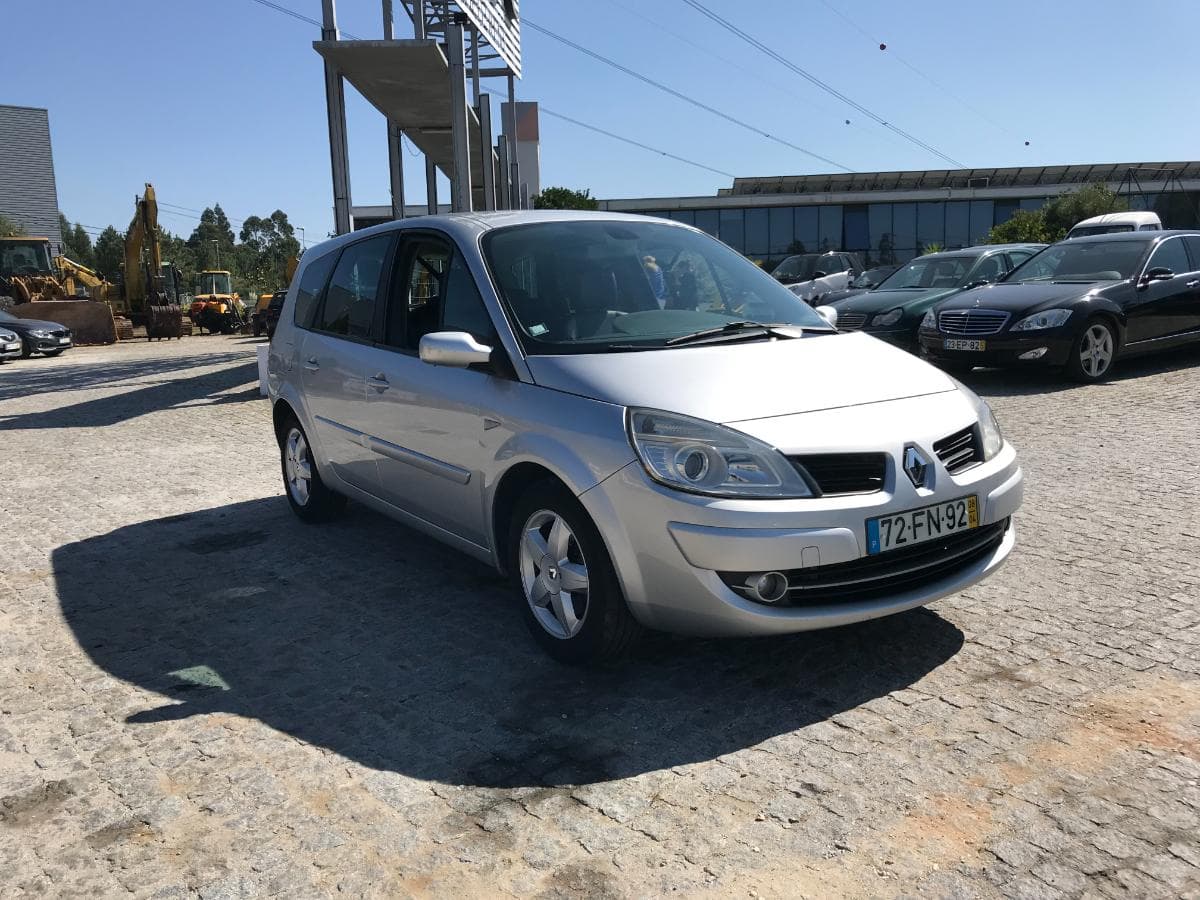 Renault Grand Scénic 1.5 DCI · 7 Lugares · Ano 2008 — imagem 1