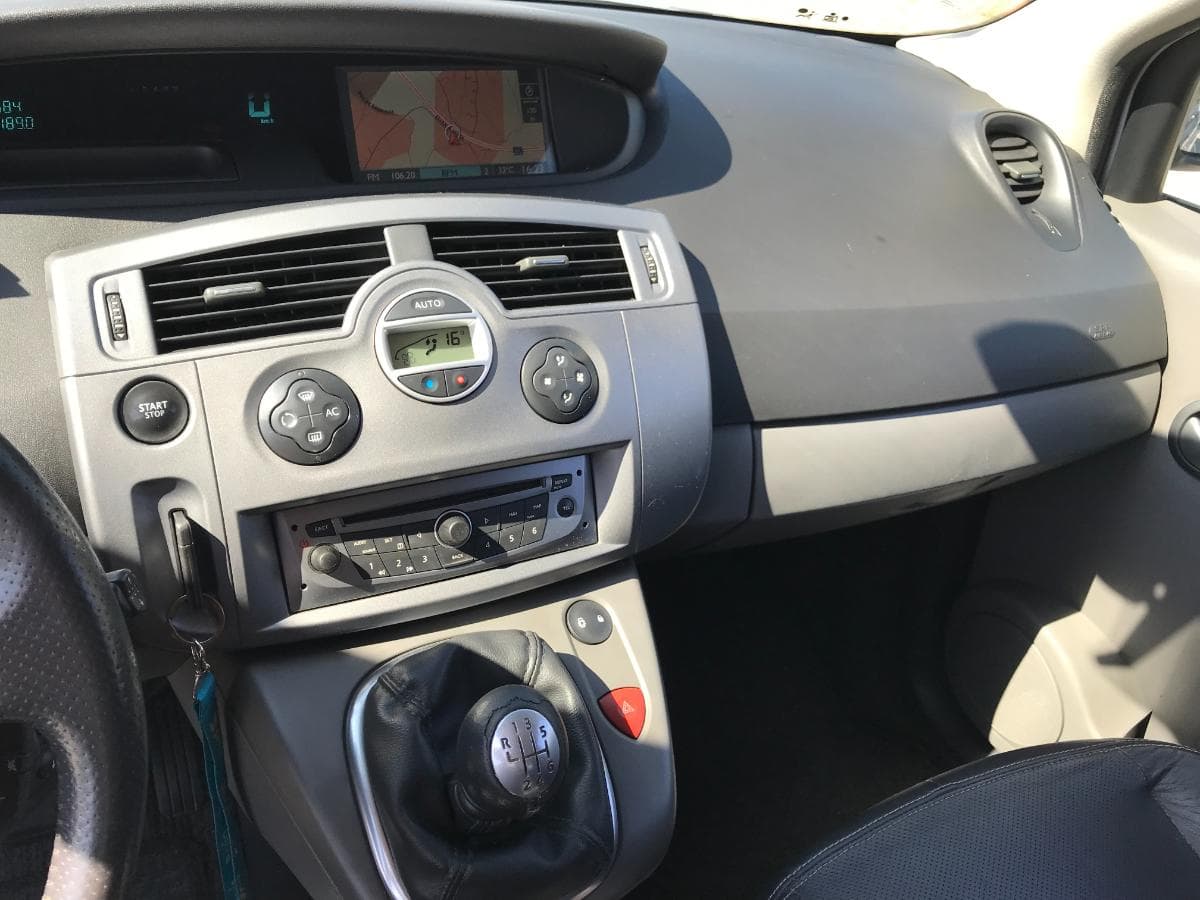 Renault Grand Scénic 1.5 DCI · 7 Lugares · Ano 2008 — imagem 13