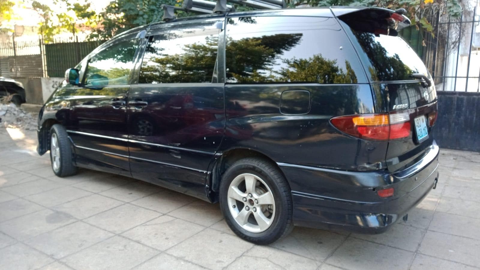 Toyota Estima · — imagem 3
