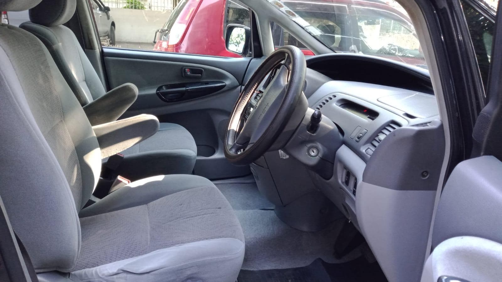 Toyota Estima · — imagem 7