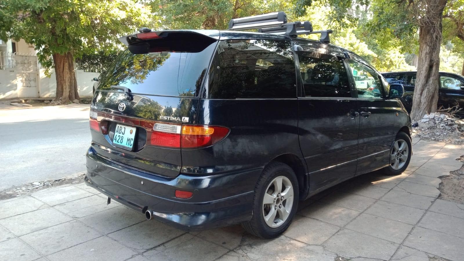 Toyota Estima · — imagem 5
