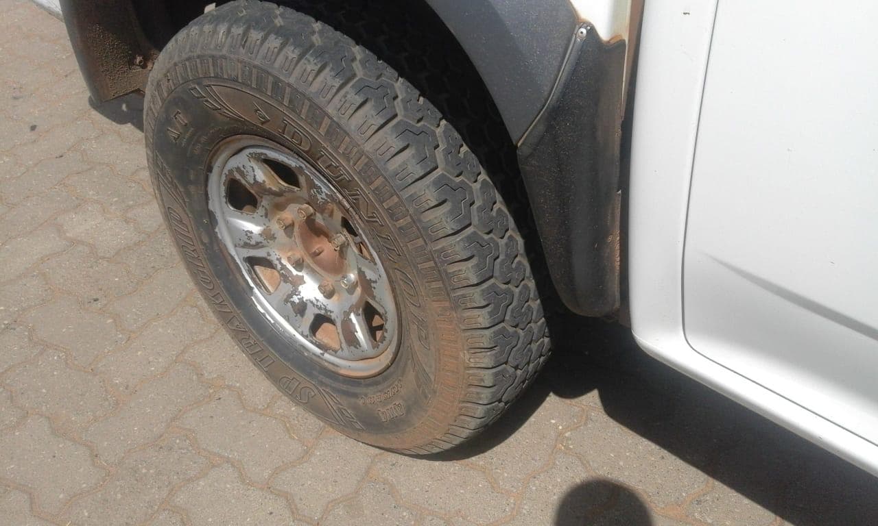 Isuzu KB 250D · — imagen 9