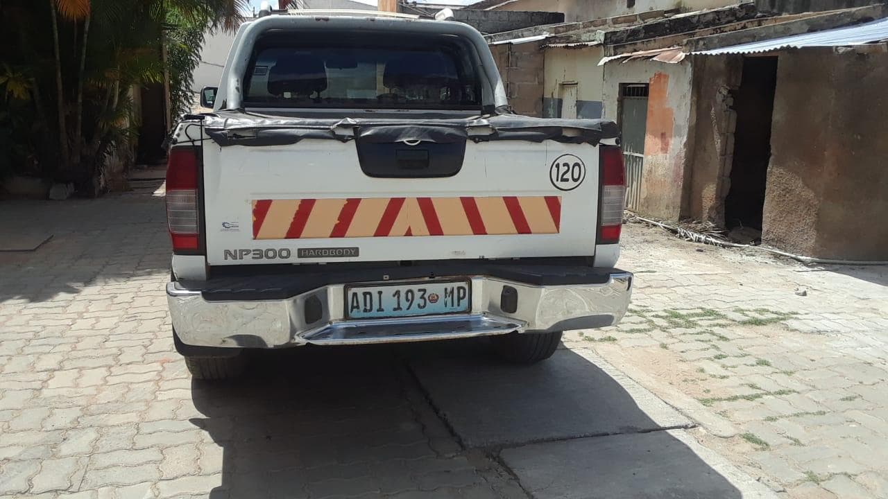 Nissan HardBody · — imagen 3