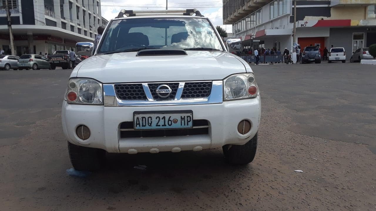 Nissan HardBody · — imagem 2