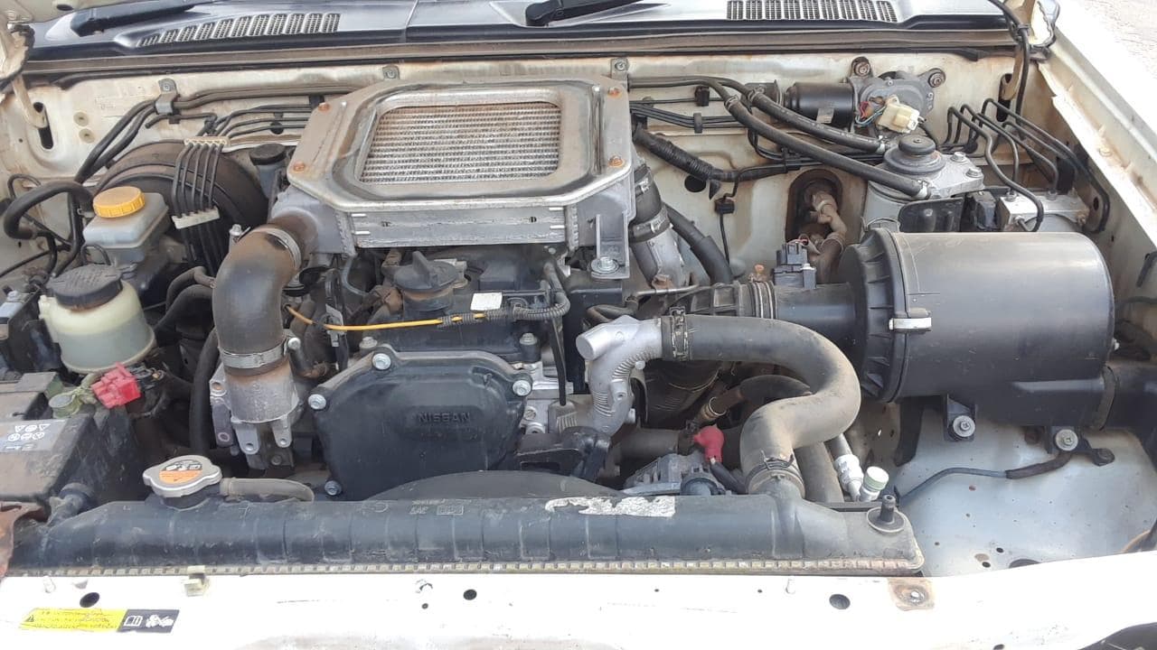 Nissan HardBody · — imagem 3