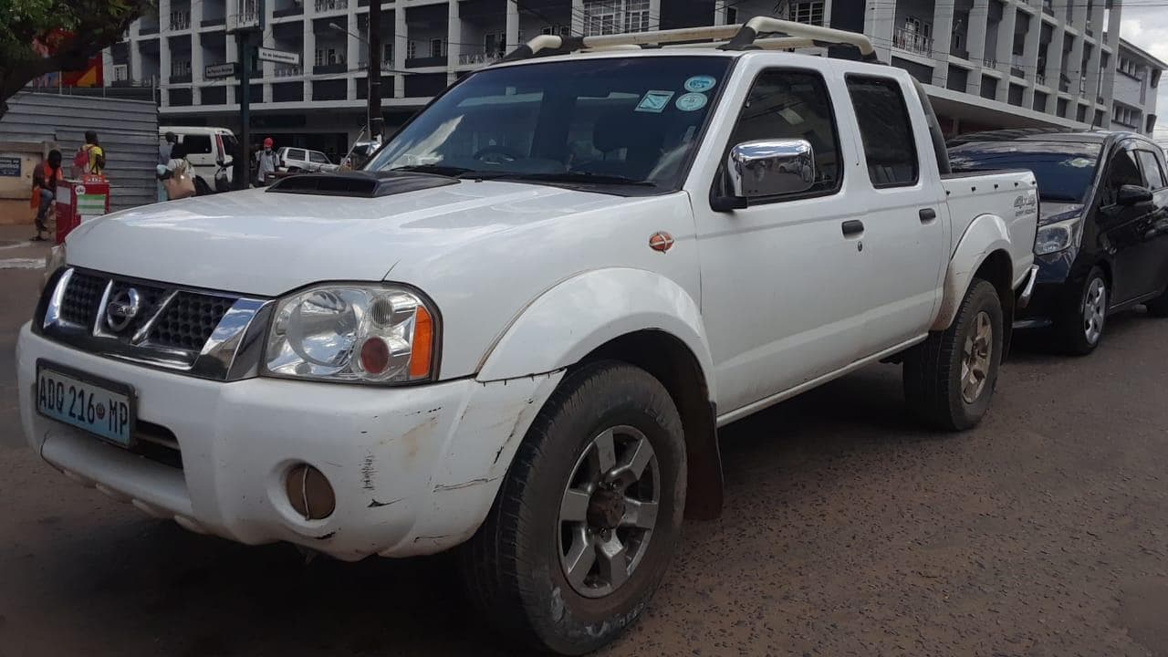 Nissan HardBody · — imagem 1