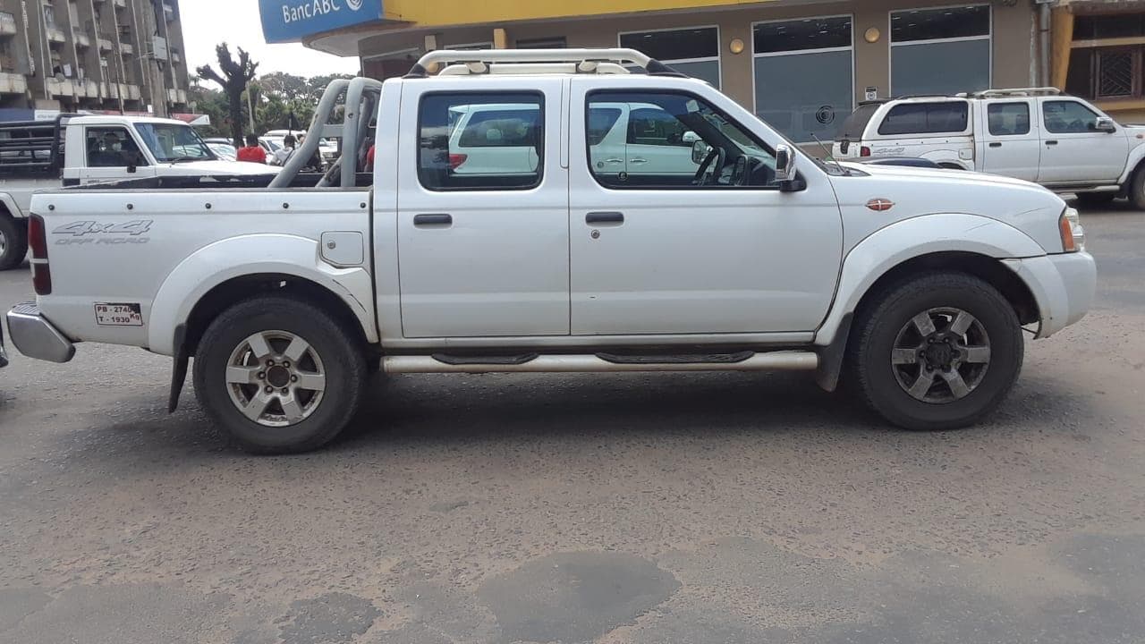 Nissan HardBody · — imagem 8