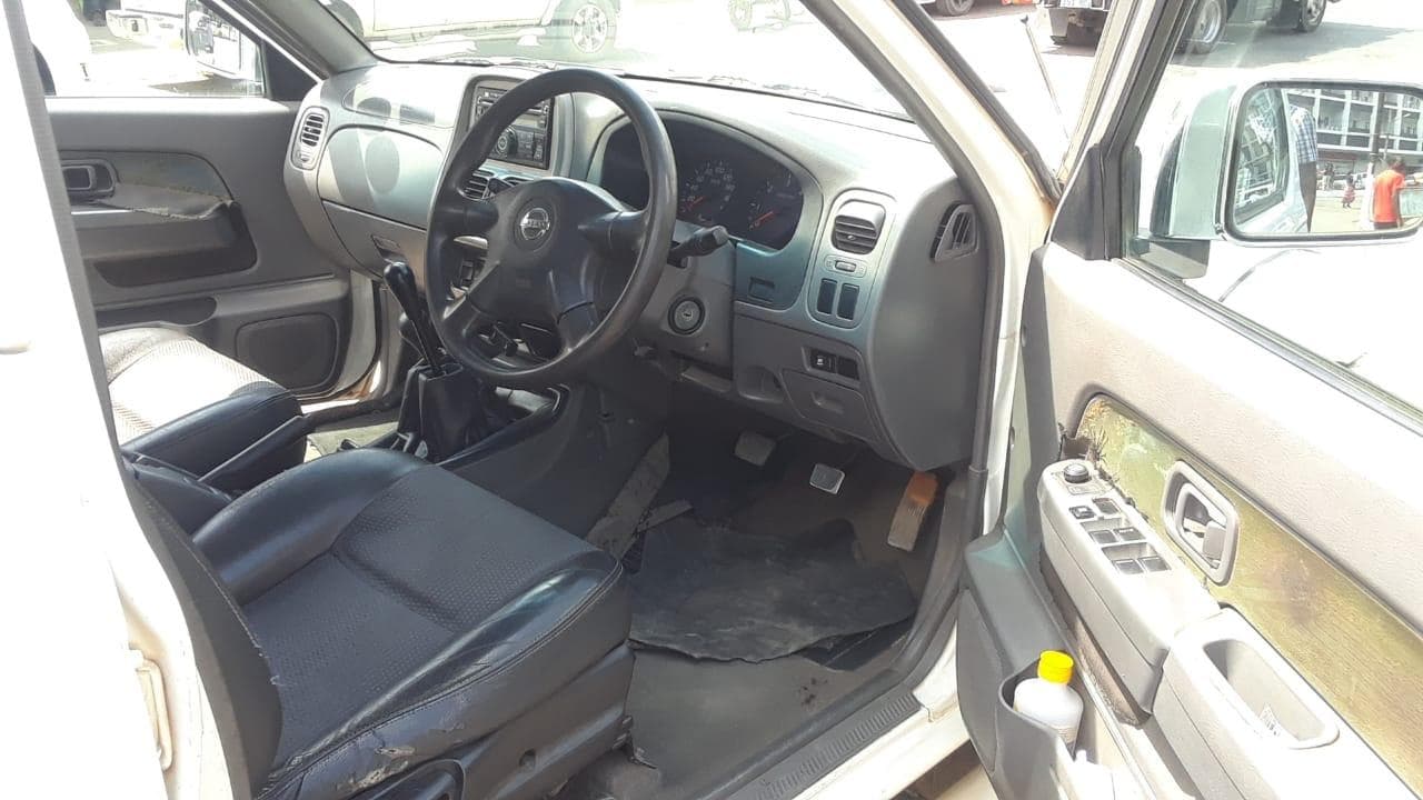 Nissan HardBody · — imagem 9