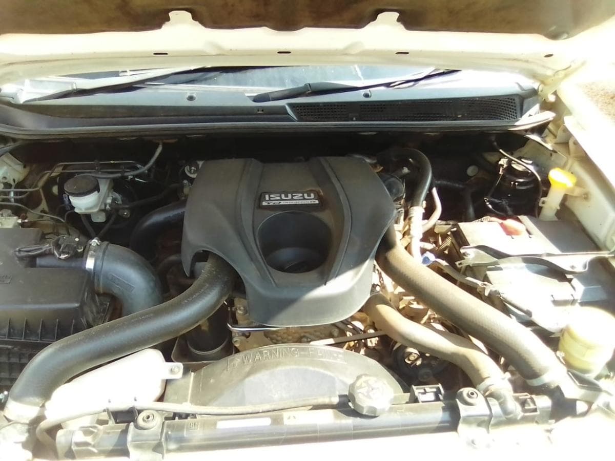 Isuzu KB 250D · — imagen 9