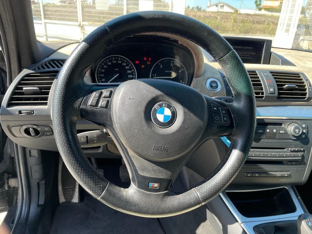 BMW 123 D · Ano 2008 — imagem 19