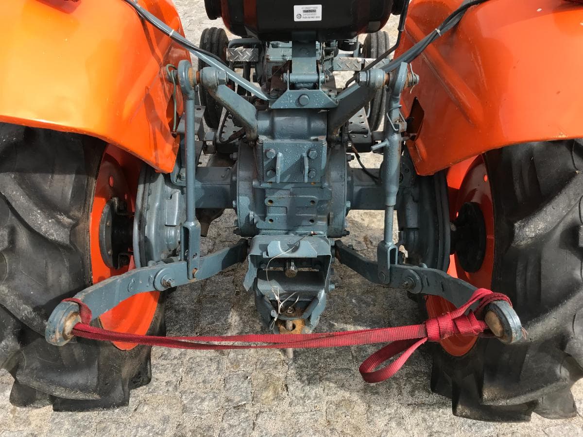 Trator agrícola Kubota L185 — imagem 6