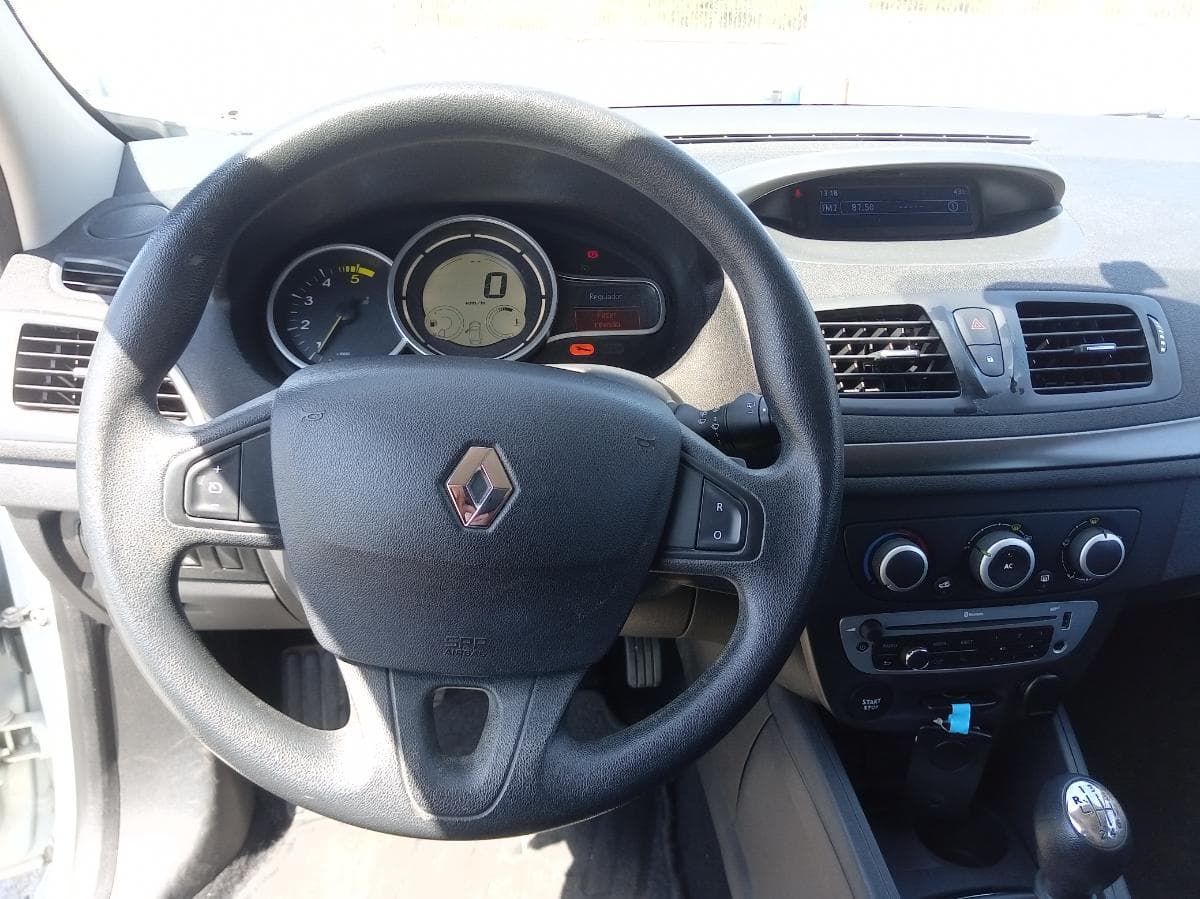 Renault Mégane 1.5 DCI · Ano 2014 — imagem 41