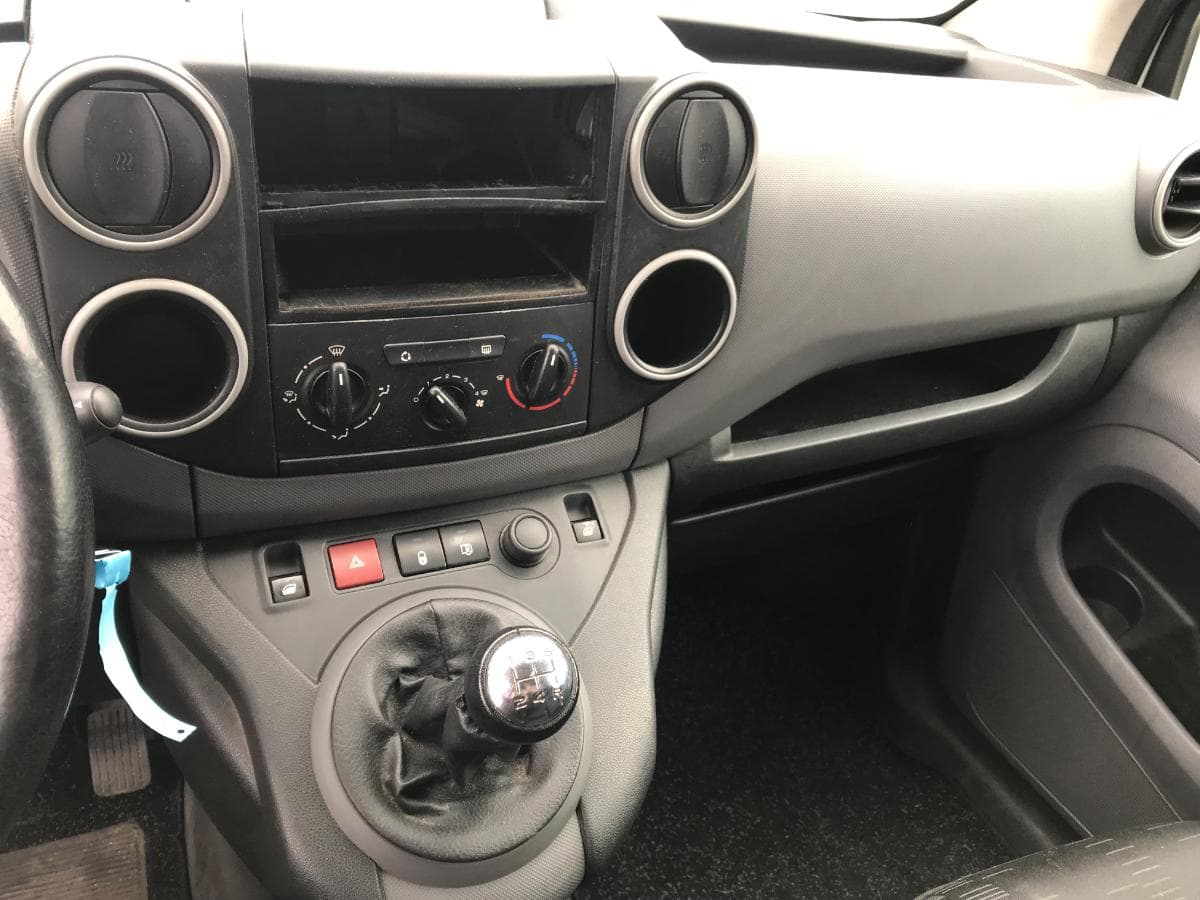 Peugeot Partner 1.6 HDI · Ano 2009 — image 17