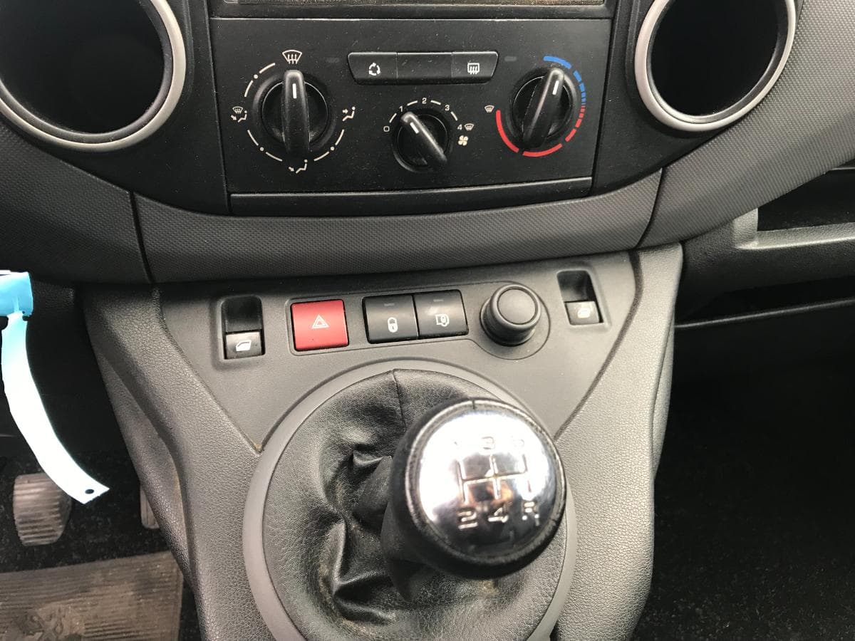 Peugeot Partner 1.6 HDI · Ano 2009 — image 20