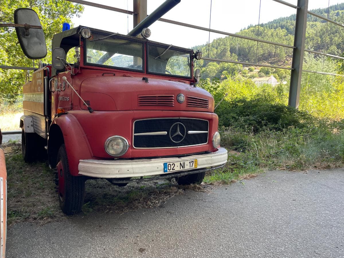 Mercedes-Benz 1313 4x4 · Ano 1982 — image 2