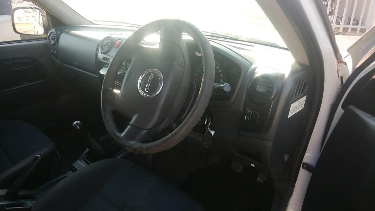 ISUZU KB250D · — imagen 6
