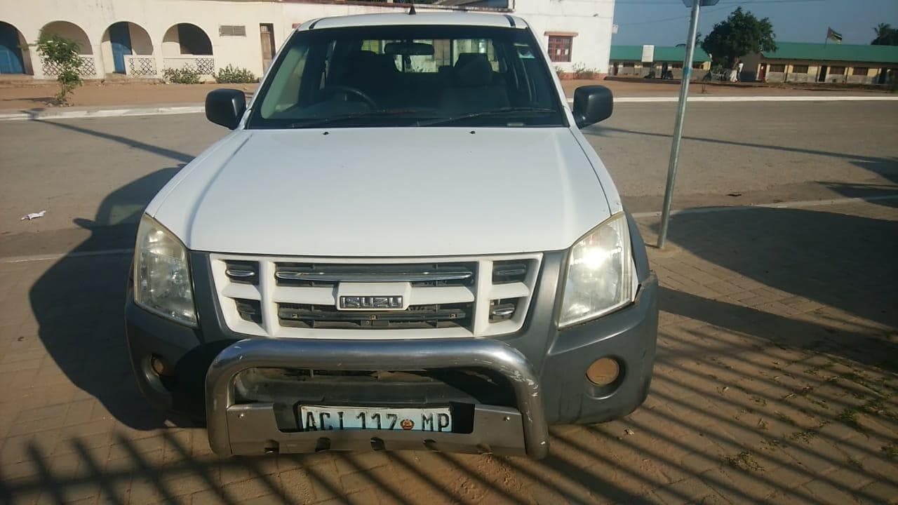 ISUZU KB250D · — imagen 4