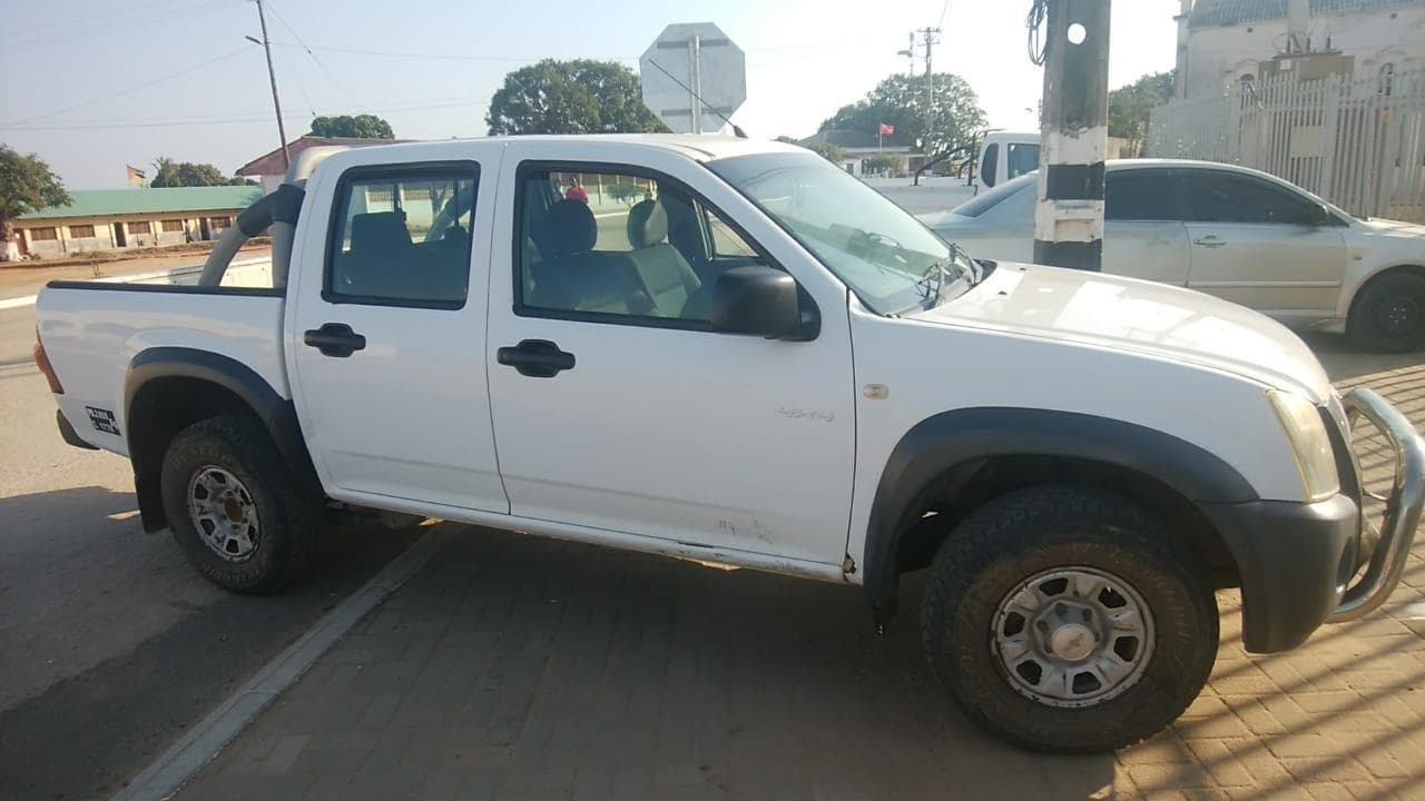ISUZU KB250D · — imagen 3